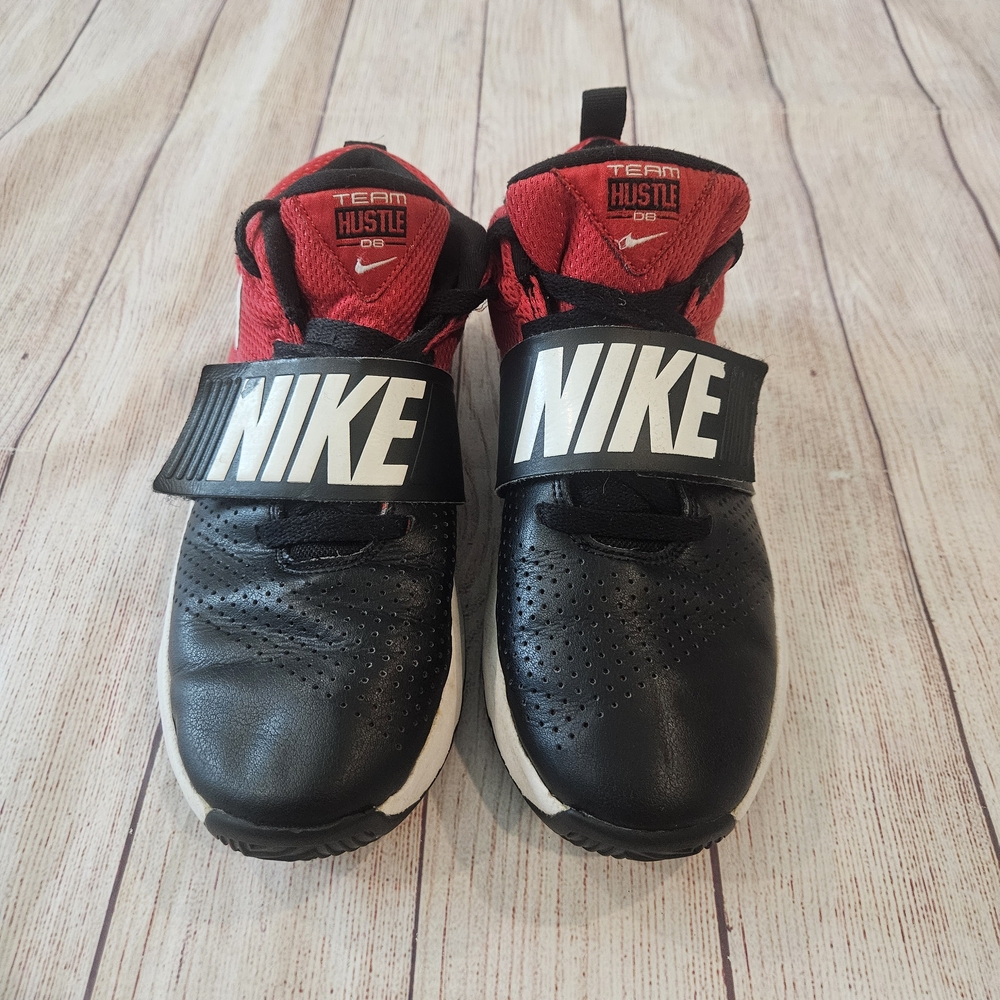 Nike Kids' Team Hustle D 10 Black and Red Shoes